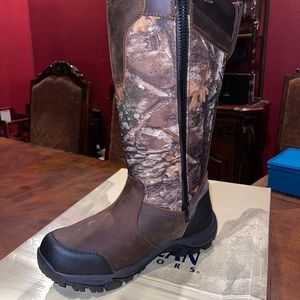Hunting boots